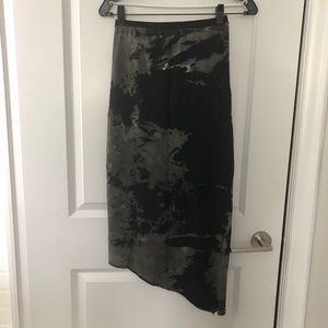 Asymmetrical skirt